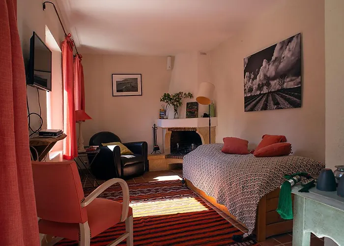 Le Clos Des Amandiers