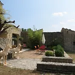 Le Clos Des Amandiers