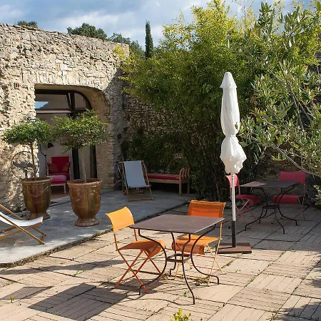 Alojamento de Acomodação e Pequeno-almoço Le Clos Des Amandiers 3*