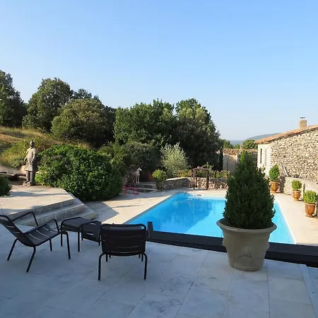 Alojamento de Acomodação e Pequeno-almoço Le Clos Des Amandiers 3*