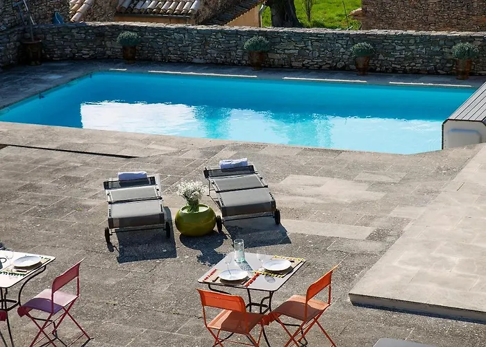 Le Clos Des Amandiers Bed & Breakfast