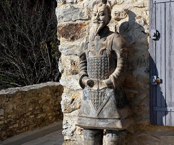 Le Clos Des Amandiers Bed & Breakfast