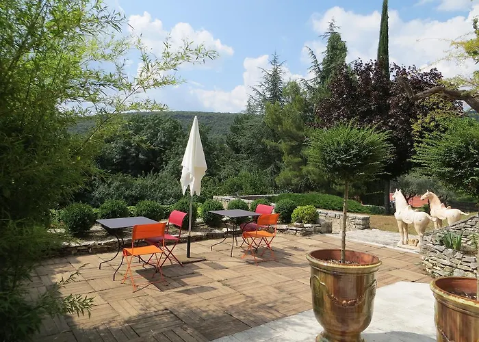 Bed & Breakfast Le Clos Des Amandiers 3*